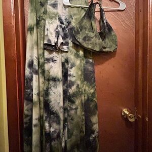 Stylish Green and Black Tie-Dye Halter Top and Skirt Set
